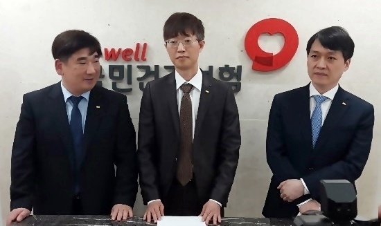 2차 협상 결과를 설명하고 있는 치협 대표단. 왼쪽부터 김성훈, 권태훈 보험이사, 서치 강호덕 보험이사.